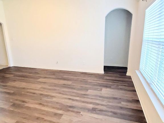 3rd image of 1306 Shumard Dr