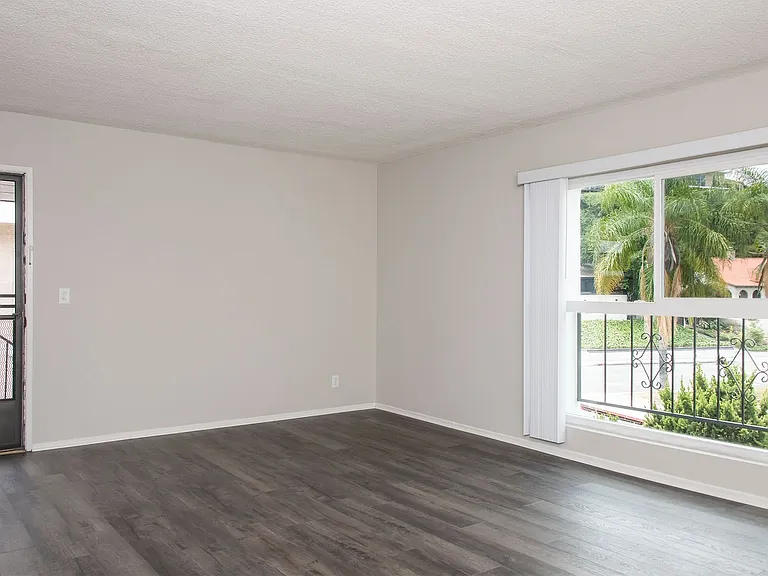 840 Fischer St — Photo 5