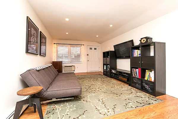 Sold by REMAX Elite | media 18