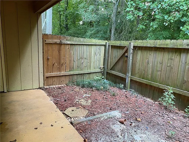 2207 Surrey Ct SE — Photo 22