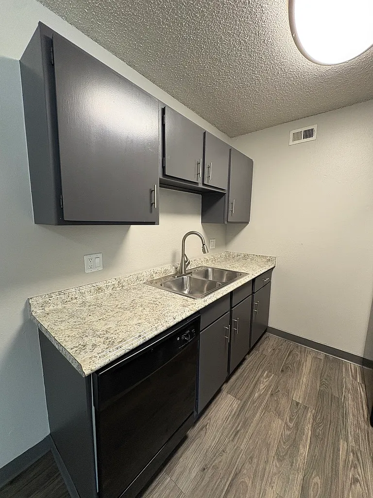 2 bed, 820 sqft, $1,395 — Photo 1