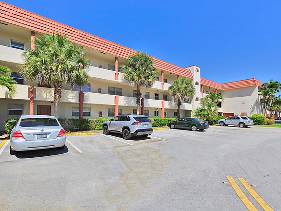 4th image of 2701 Sunrise Lakes Drive E #201