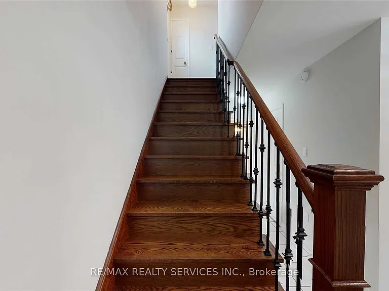 44 Elmstead Ct — Photo 8