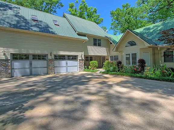 4th image of 560 Hickory Hill Dr