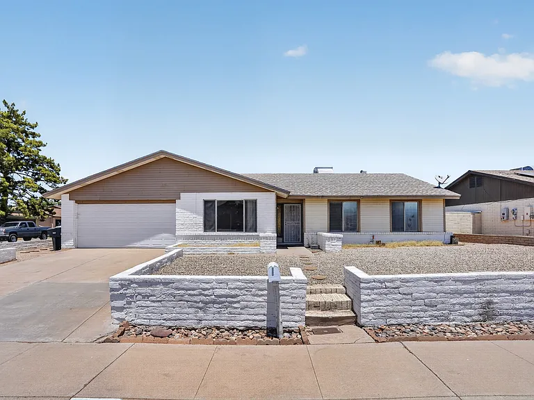 3936 W Dailey St — Photo 1