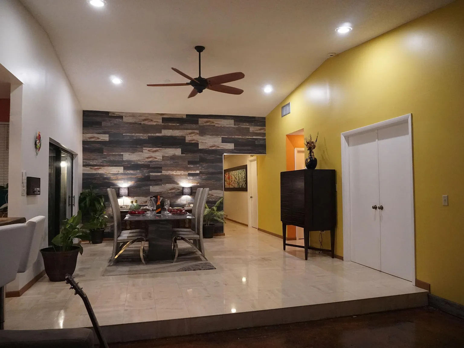 3 bed, 3.0 bath, 2080 sqft, $3,200 — Photo 2