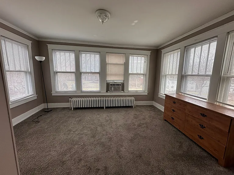 109 E Stewart Rd — Photo 3