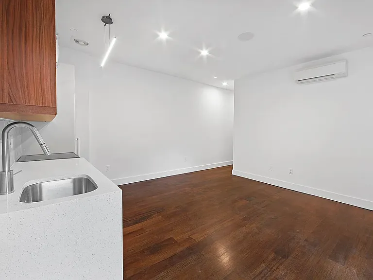 214 E 35th St #4A — Photo 4