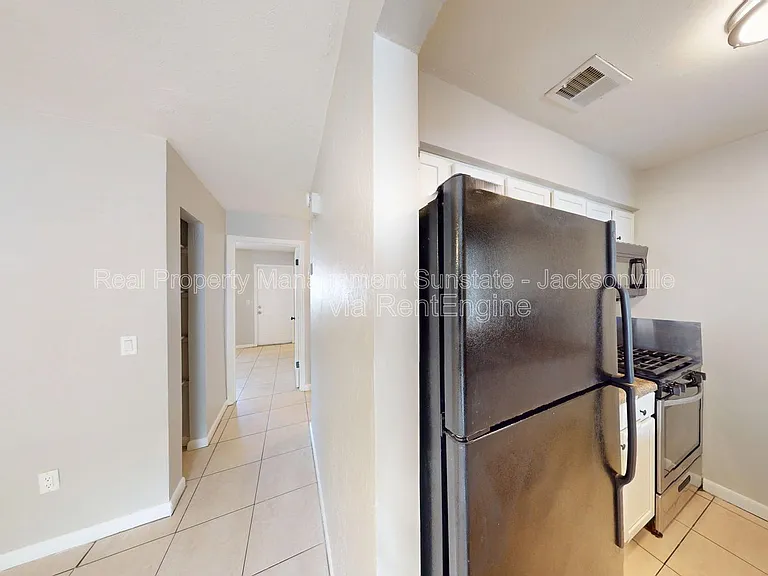 1010 Bronson St #3 — Photo 6