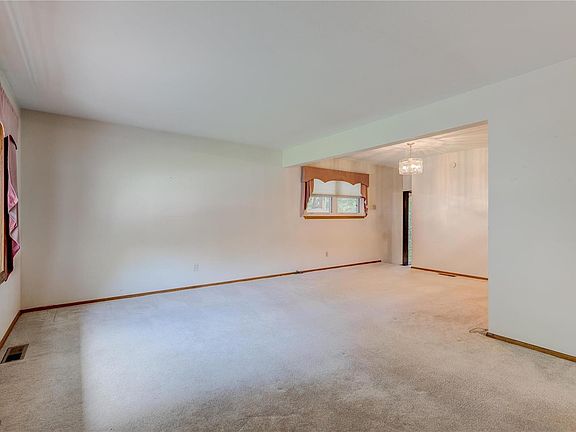 3rd image of 5177 Carey Ln