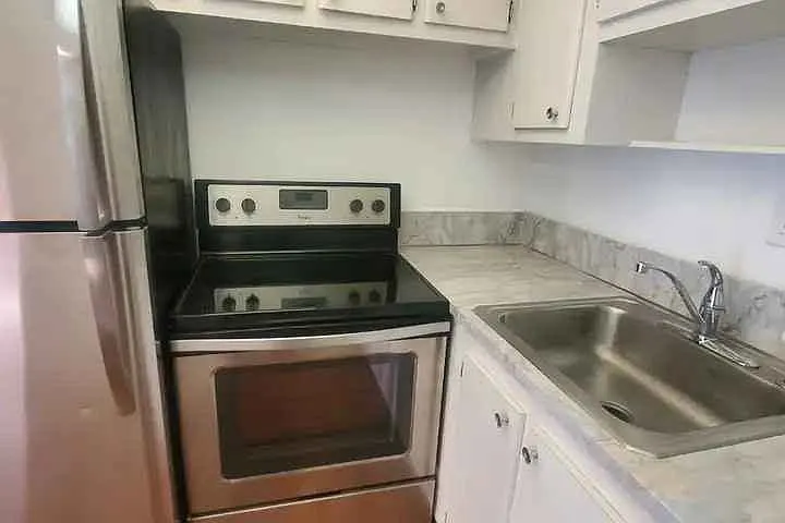 604 SE 14th Ct #7 — Photo 3