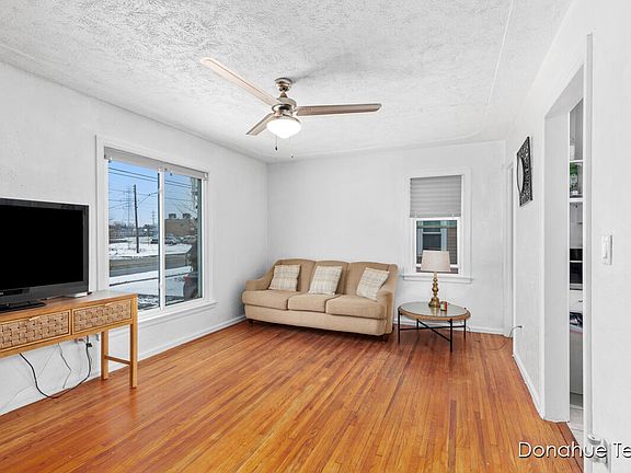 4th image of 3283 Buchanan Ave SW