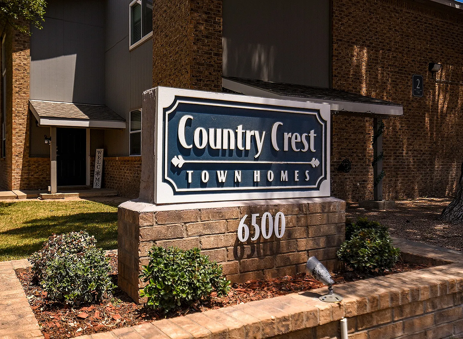 Country Crest Townhomes — Photo 1