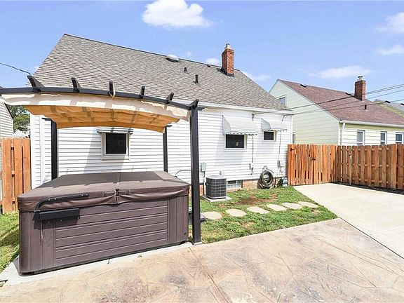 4th image of 7527 Traymore Ave