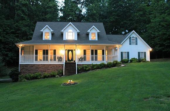 1st image of 208 Summer Rose Ln