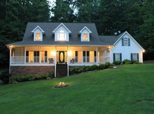 208 Summer Rose Ln, Johnson City, TN 37601