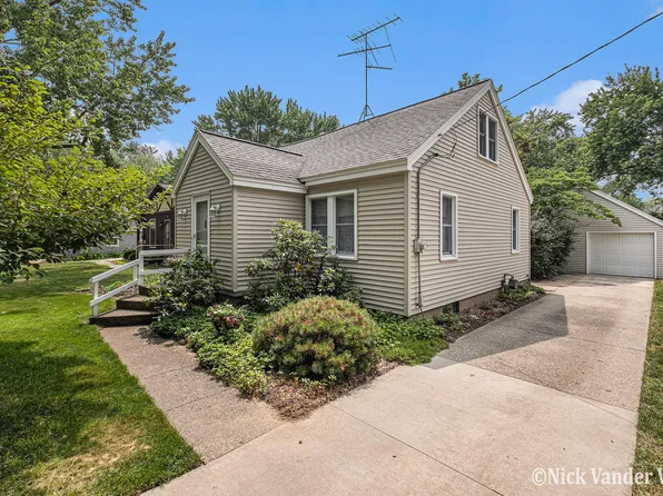 6757 Adrian Ave SE, Grand Rapids, MI 49548
