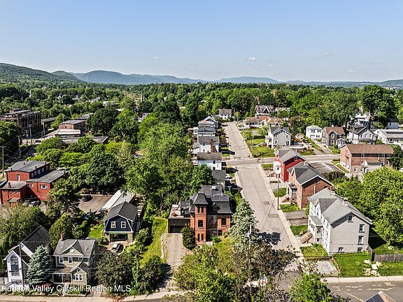 3rd image of 33 Davis Street