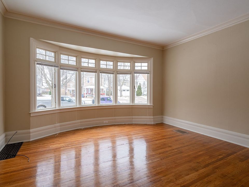 1st image of 468 Crescent St NE #1