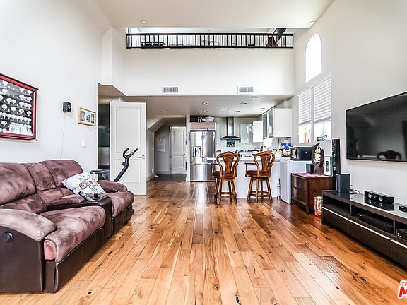 2nd image of 848 S Irolo St #505