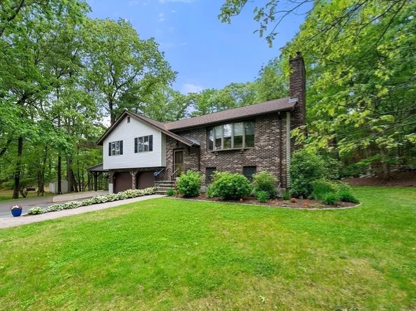 12 Nancy Rd, Natick, MA 01760