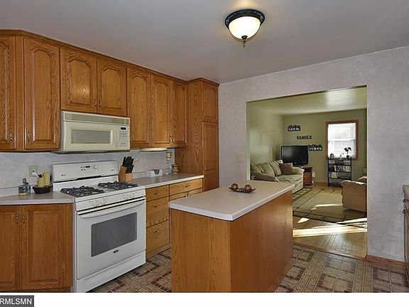2nd image of 205 Sunrise Dr NE