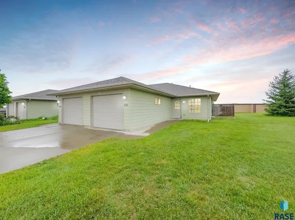 300 E 6th St, Baltic, SD 57003