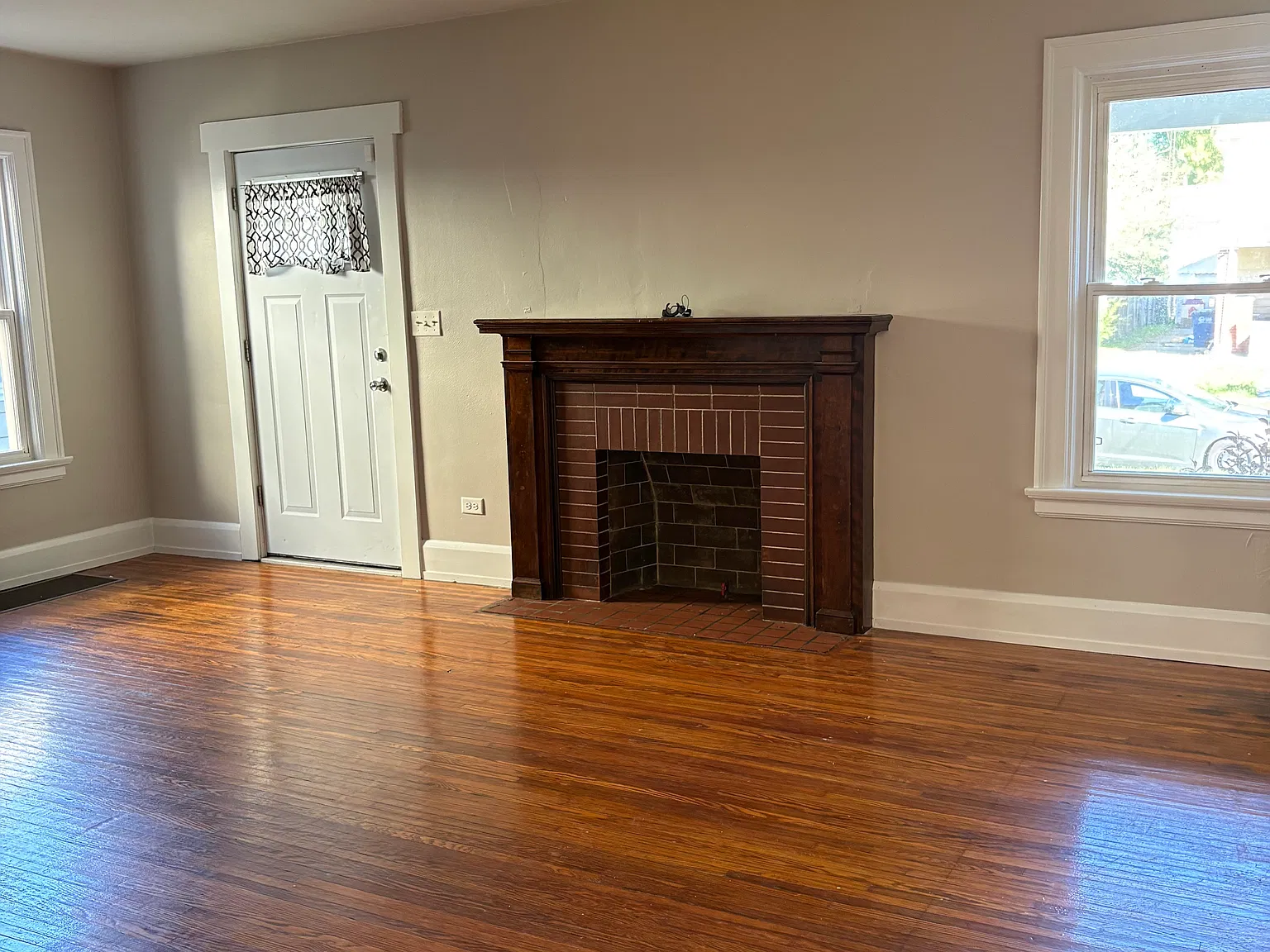 3 bed, 1243 sqft, $1,295 — Photo 2