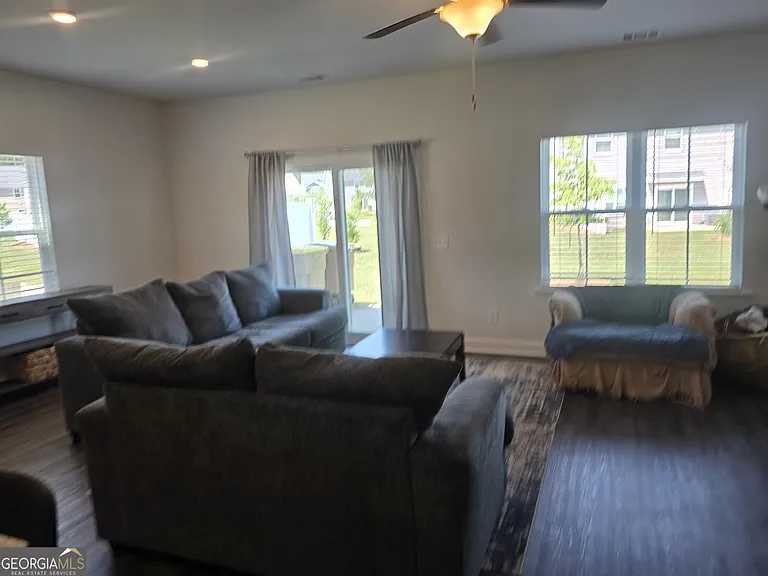 541 Governor Treutlen Cir — Photo 5