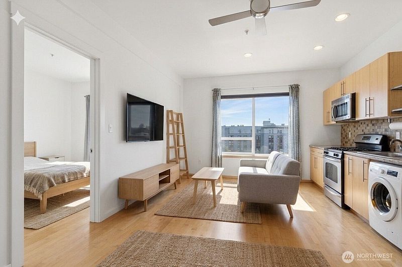 5th image of 424 N 85th Street #404