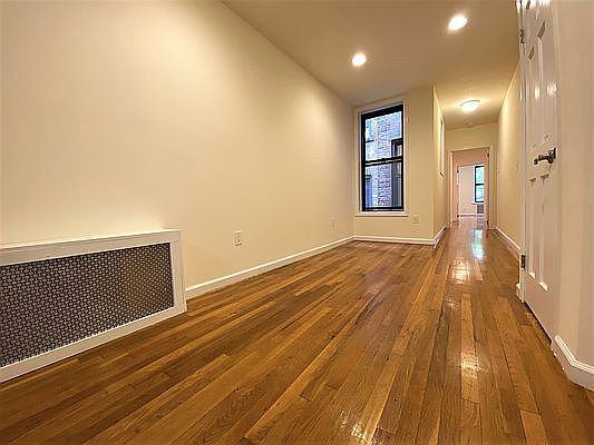 4th image of 149 E 81st St APT 4R