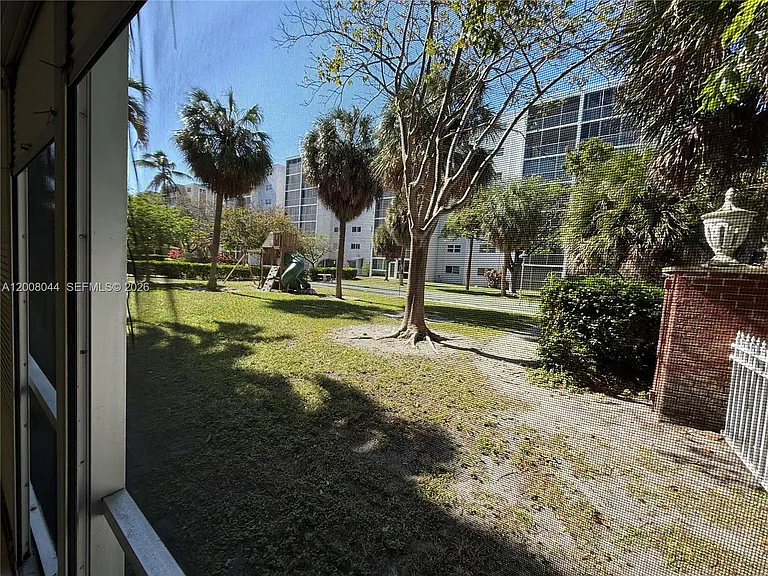 609 NE 14th Ave #108 — Photo 21