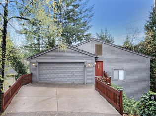 4 Adams Ct, Lake Oswego, OR 97035