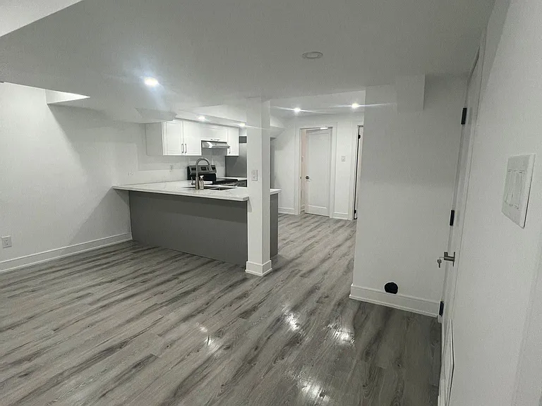 3 Cox Cres #BASEMENT — Photo 1