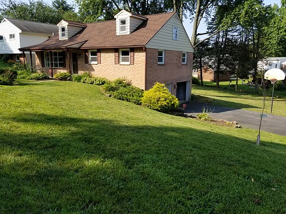 Side with basketball court