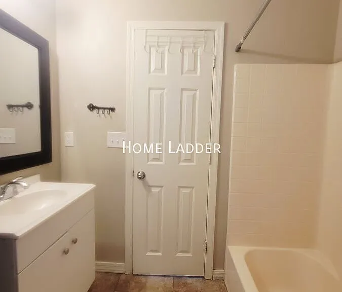 667 W Northern Ave #A — Photo 10