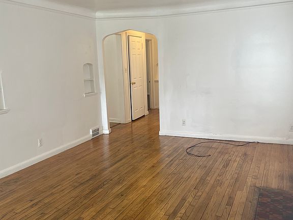 5th image of 15837 Saint Marys St