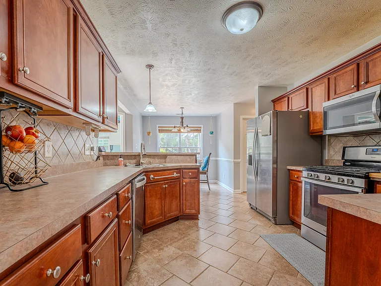 220 Dolphin Dr — Photo 11
