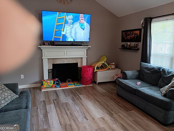 5th image of 392 Ivy Hills Cir