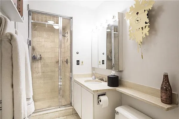 Sold by R New York | media 9