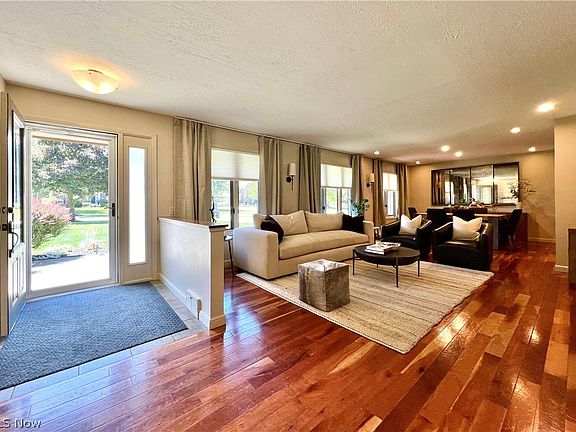 4th image of 6059 Castlehill Dr