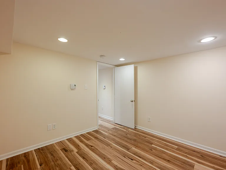 1234 E St NE — Photo 11