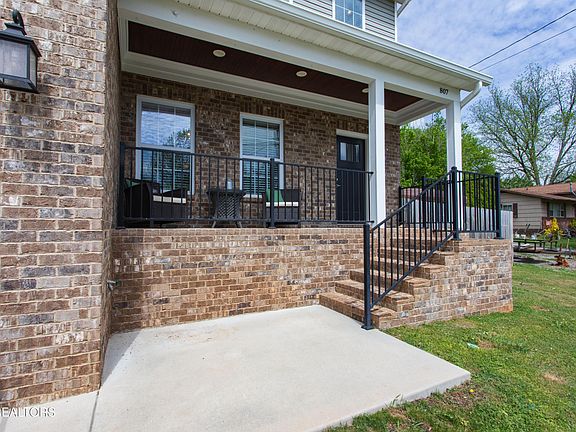 3rd image of 807 Willow Dr