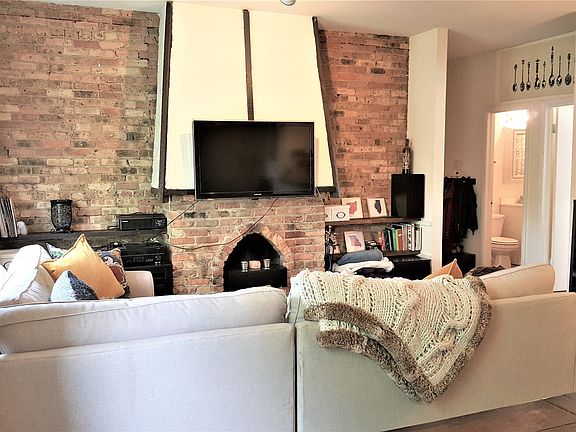 5th image of 947 W Oakdale Ave APT 3E