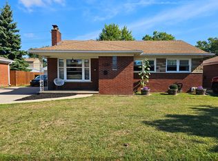 22425 Louise St, Saint Clair Shores, MI 48081