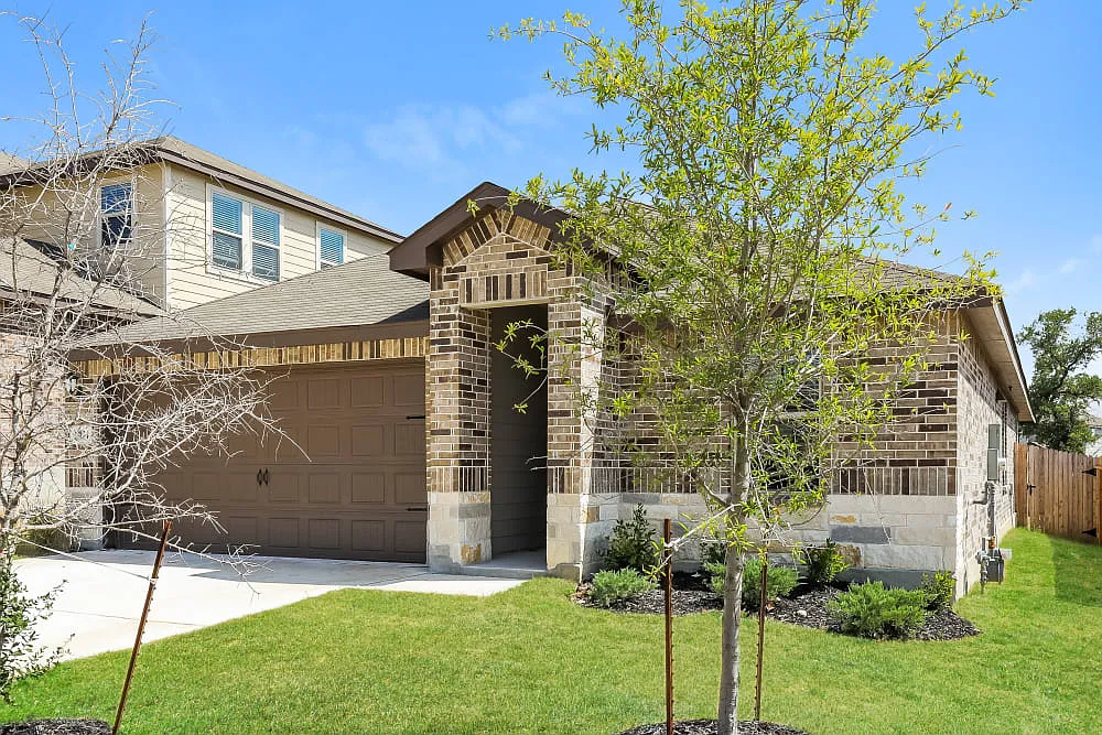 3 bed, 2029 sqft, $1,250 — Photo 1