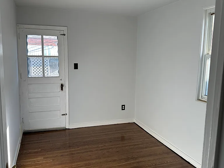 931 Burnside Rd — Photo 8