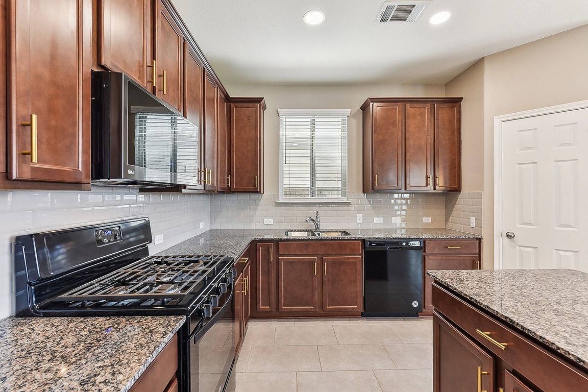 Saturnia Dr-009.jpg