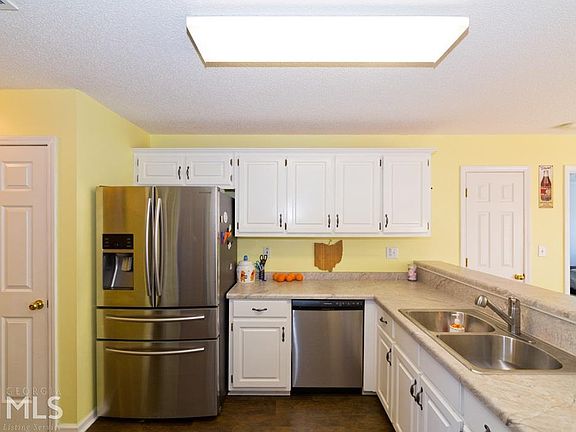5th image of 464 Savannah Pl