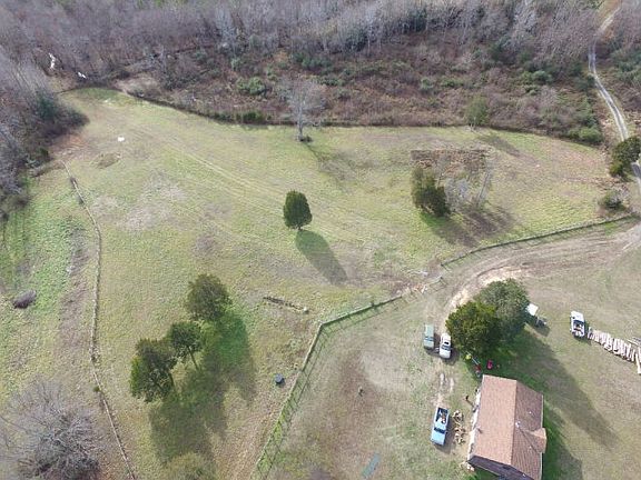 3rd image of 257 Robin Ln